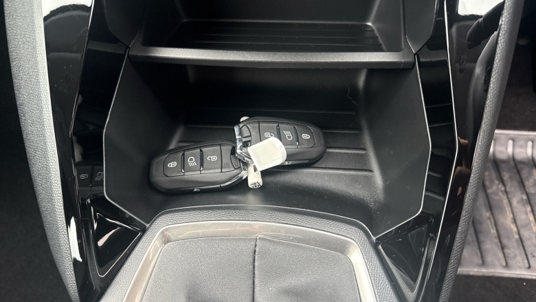 Peugeot 208 1.2 PureTech 100 Style 5dr Petrol Hatchback